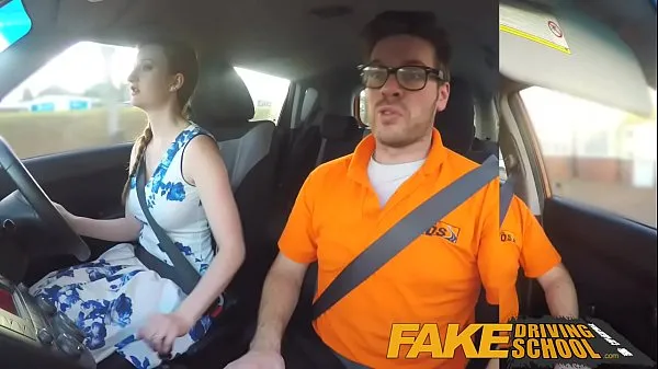 Nuovo tubo di energia Fake Driving School pink capezzoli tettona rossa ragazza viziosa ottiene un trattamento viso