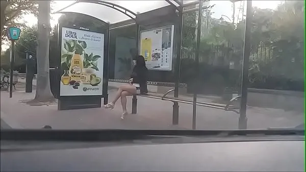 Nieuwe bitch at a bus stop energiebuis