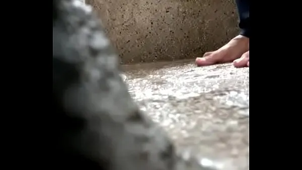 Nouveau Enregistrer secrètement mon beau-cousin mastrubate dans la salle de bain tube d'énergie