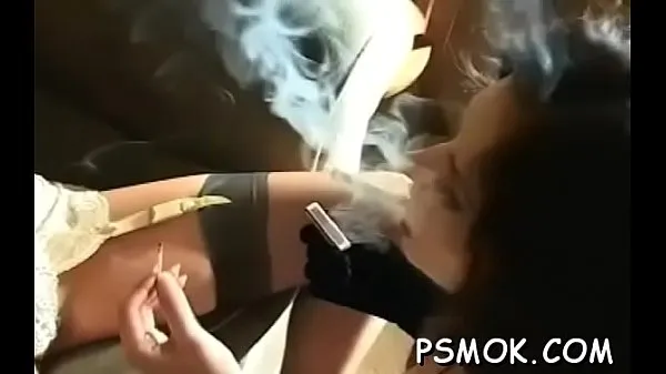 Smoking scene with busty honey Ống năng lượng mới