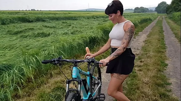 Nowa Premiere! Bicycle fucked in public hornyrurka energetyczna