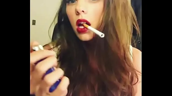 Yeni Hot girl with sexy red lips Enerji Tüpü