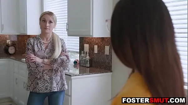 Teen stepdaughter threesome fucked by foster parents أنبوب طاقة جديد