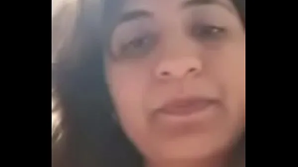 Nouveau Indian girl masturbating on camera tube d'énergie