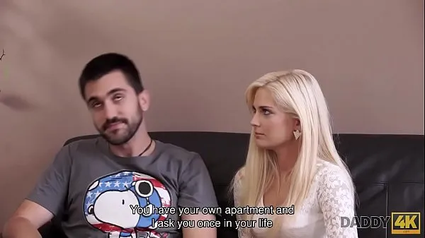 Új DADDY4K. Perfectly looking young lady finds a moment to fuck senior energiacső