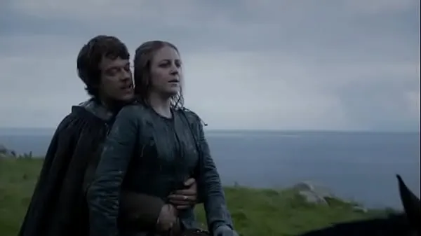 Neue Yara Greyjoy heiße Momente Spiel der Throne Gemma Whelan und Indira VarmaEnergieröhre