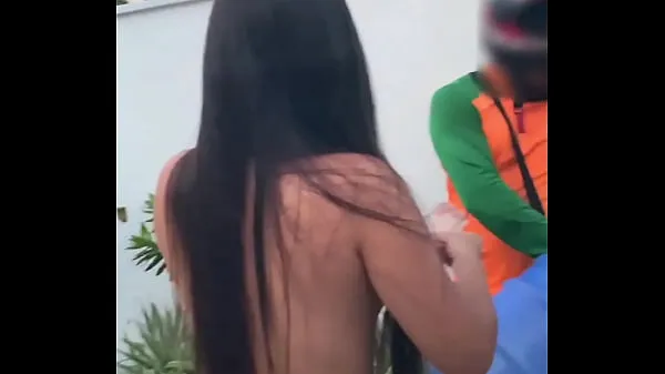 Uusi Naughty wife received the water delivery boy totally naked at her door Pipa Beach (RN) Luana Kazaki energiaputki