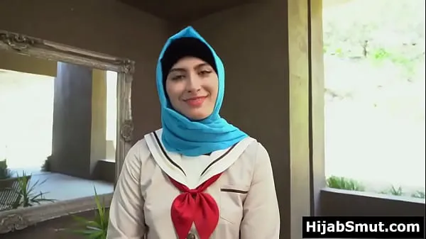 Neue Mädchen im Hijab hat gelernt, wie man ficktEnergieröhre