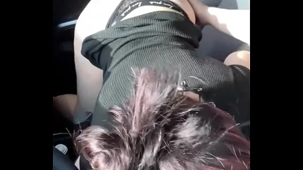 Nieuwe Thick white girl with an amazing ass sucks dick while her man is driving and then she takes a load of cum on her big booty after he fucks her on the side of the street energiebuis