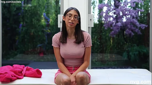 Nouveau Nerdy gamer girl est une MACHINE À ORGASME tube d'énergie