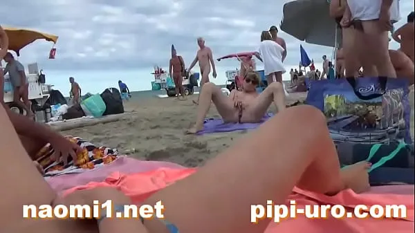 Nytt girl masturbate on beach energirör
