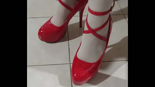 Tabung energi She in red high heel baru