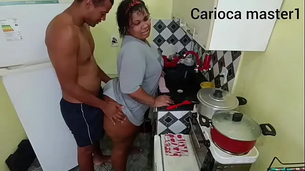 Husband arrives for lunch and fucks wife while she cooks أنبوب طاقة جديد