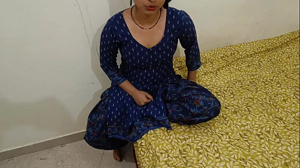 Nuevo Ama de casa india caliente de la aldea de Desi engaña a su marido y folla dolorosamente duro al estilo perrito en audio hindi clarotubo de energía