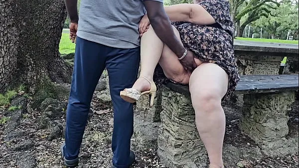 Big ass Pawg hijab Muslim Milf pissing outdoor in the park and getting pussy fingered by stranger أنبوب طاقة جديد