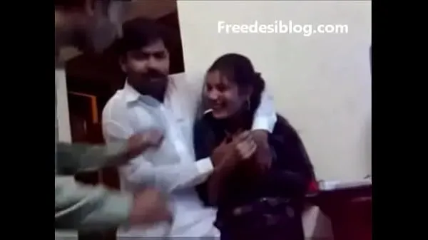 Νέος σωλήνας ενέργειας Pakistani Desi girl and boy enjoy in hostel room